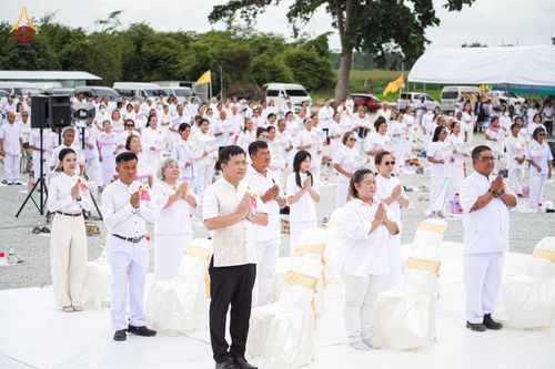 ภาพ No.346612:วันอาทิตย์ที่ 30 สิงหาคม พ.ศ.2569 พิธีทอดผ้าป่า สวดธรรมจักรกัปปวัตนสูตรกลั่นแผ่นดินโปรยรัตนชาติ  สถาปนาองค์พระเจดีย์เพื่อสร้างสันติภาพโลก  ณ ศูนย์ปฏิบัติธรรมพนมสารคาม (เพชรตะวัน) จังหวัดฉะเชิงเทรา