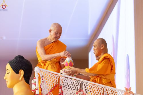 ภาพ No.84737:พิธีบรรจุพระบรมสารีริกธาตุภายในเกตุดอกบัวตูม องค์พระประธาน ณ ห้องแก้วสารพัดนึก 2 วัดพระธรรมกาย ในวันอาสาฬหบูชา อังคารที่ 1 สิงหาคม พ.ศ.2566