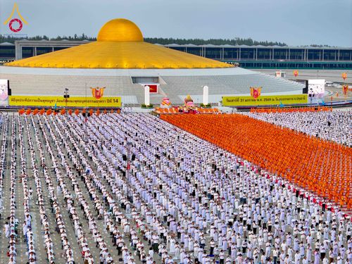 ภาพ No.307101:วันที่ 31 มกราคม พ.ศ. 2569  พิธีจุดประทีปธรรมถวายเป็นพุทธบูชา  และบูชาธรรมมหาปูชนียาจารย์ (ภาพชุดที่ 1) ณ วัดพระธรรมกาย ปทุมธานี ในโครงการธรรมยาตรา กตัญญูบูชา มหาปูชนียาจารย์ พระมงคลเทพมุนี(สด จนฺทสโร) พระผู้ปราบมาร อนุสรณ์สถาน 7 แห่ง ปีที่ 14