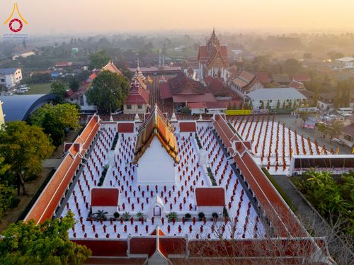 ภาพ No.297428:วันที่ 15 มกราคม พ.ศ.2569 พระธรรมยาตราปฏิบัติธรรมและถ่ายภาพหมู่ประวัติศาสตร์ อนุสรณ์สถานลำดับที่ 4 สถานที่เกิดด้วยกายธรรม  ณ วัดโบสถ์บน ต.บางคูเวียง จ.นนทบุรี ในโครงการธรรมยาตรา กตัญญูบูชา มหาปูชนียาจารย์ พระมงคลเทพมุนี(สด จนฺทสโร) พระผู้ปราบมาร อนุสรณ์ส