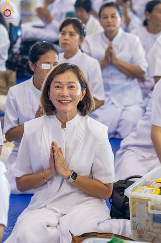 ภาพ No.158942:พิธีตักบาตร ในวันอาทิตย์ต้นเดือน วันที่ 6 ตุลาคม พ.ศ. 2567 ณ สภาธรรมกายสากล วัดพระธรรมกาย