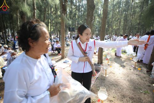 ภาพ No.107658:V.4 ทุ่มใจ การเตรียมงาน เก็บงาน การรับบุญของเจ้าหน้าที่หน่วยงานต่างๆ เพื่อโครงการธรรมยาตรา กตัญญูบูชามหาปูชนียาจารย์ พระมงคลเทพมุนี (สด จนฺทสโร) พระผู้ปราบมาร อนุสรณ์สถาน 7 แห่ง ปีที่ 12 ระหว่างวันที่ 2 - 31 มกราคม พ.ศ.2567