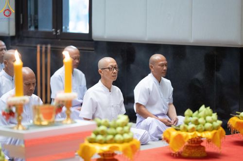 ภาพ No.199683:โครงการอุปสมบทหมู่บูชาธรรม 116 ปี คุณยายอาจารย์มหารัตนอุบาสิกาจันทร์ ขนนกยูง โครงการอุปสมบทหมู่ธรรมทายาท ระดับอุดมศึกษา รุ่นที่ 51 ภาคฤดูหนาว  ณ โบสถ์พระไตรปิฏก วัดพระธรรมกาย จ.ปทุมธานี  วันที่ 11 มกราคม พ.ศ. 2568 โดยมีพระครูปลัดรัตนวีรวัฒน์ เจ้าอาวาสวัด