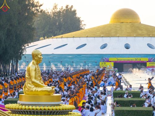 ภาพ No.202024:พิธีต้อนรับพระธรรมยาตรา ณ อนุสรณ์สถานลำดับที่ 7 สถานที่ขยายวิชชาธรรมกาย วัดพระธรรมกาย ต.คลองสาม อ.คลองหลวง จ.ปทุมธานี ในโครงการธรรมยาตรา กตัญญูบูชา มหาปูชนียาจารย์ พระมงคลเทพมุนี(สด จนฺทสโร) พระผู้ปราบมาร อนุสรณ์สถาน 7 แห่ง ปีที่ 13 วันที่ 26 มกราคม 2568