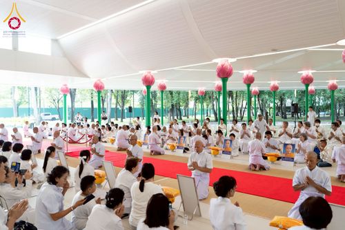 ภาพ No.244700:วันเสาร์ที่ 6 กันยายน พ.ศ. 2568 พิธีขอขมา-รับผ้าไตรของนาคธรรมทายาท โครงการอุปสมบทหมู่บูชาธรรมครบรอบ 108 ปี  วันครูผู้ค้นพบวิชชาธรรมกาย ณ โบสถ์พระไตรปิฎก วัดพระธรรมกาย