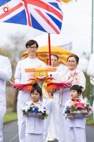ภาพ No.173121:พิธีกฐินปุญญรังสีเศรษฐี ณ วัดพระธรรมกายนิวคาสเซิล สหราชอาณาจักร วันอาทิตย์ที่ 27 ตุลาคม พ.ศ. 2567