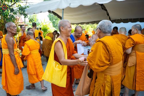 ภาพ No.131828:พิธีถวายสังฆทาน 323 วัด 4 จังหวัดชายแดนภาคใต้ ปีที่ 20 ครั้งที่ 167 และ พิธีมอบกองทุนหนุนแรงใจช่วยครูใต้ ปีที่ 17 ครั้งที่ 132 วันเสาร์ที่ 23 มีนาคม พ.ศ. 2567 ณ วัดมุจลินทวาปีวิหารพระอารามหลวง อ.หนองจิก จ.ปัตตานี