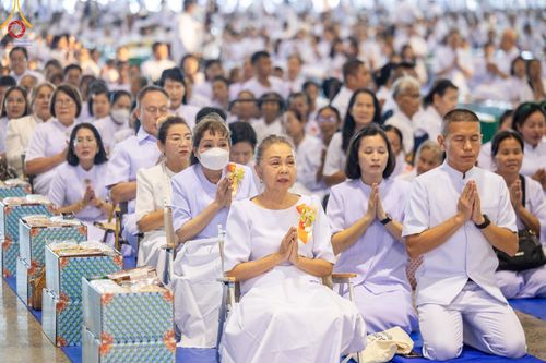 ภาพ No.167505:พิธีตักบาตรและพิธีบูชาข้าวพระ ในวันอาทิตย์ที่ 3 พฤศจิกายน พ.ศ. 2567 ณ วัดพระธรรมกาย