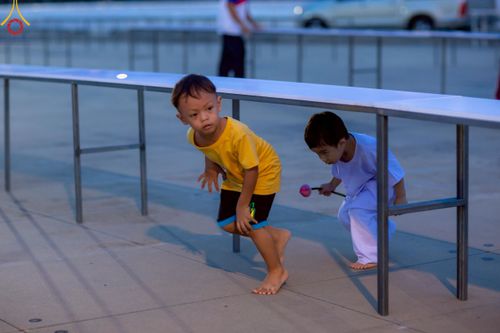 ภาพ No.218469:วันที่ 15 - 18 เมษายน พ.ศ. 2568 การเตรียมภาชนะสำหรับถวายภัตตาหาร , การจัดโต๊ะเก้าอี้ในลานธรรม , การแพ็คพัสดุงานต้อนรับ เพื่องานวันคุ้มครองโลก 22 เมษายน พ.ศ.2568 วัดพระธรรมกาย