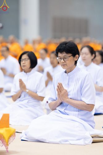 ภาพ No.59241:พิธีเจริญพระพุทธมนต์ ถวายภัตตาหารเป็นสังฆทาน เนื่องในวาระอายุวัฒนมงคล 80 ปี หลวงพ่อธัมมชโย ณ สภาธรรมกายสากล วัดพระธรรมกาย วันพุธที่ 24 เมษายน พ.ศ.2567