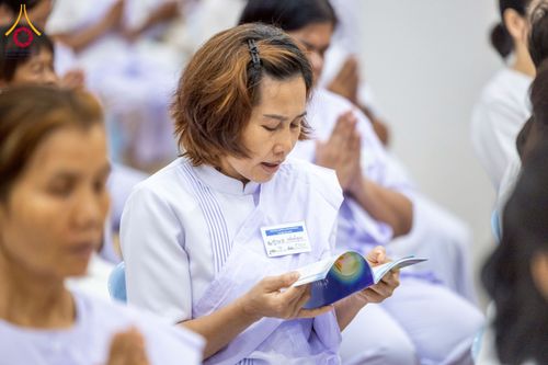 ภาพ No.221873:โครงการปฏิบัติธรรมอบรมศีลธรรม “บวชอุบาสิกาแก้ว” ถวายเป็นพระราชกุศลแด่พระบาทสมเด็จพระเจ้าอยู่หัว เนื่องในโอกาสมหามงคล “วันฉัตรมงคล”  ระหว่างวันที่ 2 – 4 พฤษภาคม 2568  ณ อาคาร 115 ปี คุณยายอาจารย์ฯ