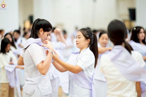 ภาพ No.242736:วันที่ 29-31 สิงหาคม พ.ศ. 2568 องค์กรภาคีเครือข่าย “บวร” (บ้าน-วัด-โรงเรียน-ราชการ) อ.คลองหลวง จัดบวชอุบาสิกาแก้ว ถวายพระราชกุศลแด่สมเด็จพระพันปีหลวง - กตัญญูบูชาแด่ผู้มีพระคุณ