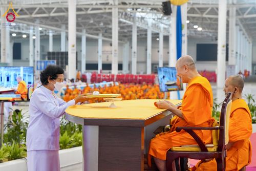 ภาพ No.127083:พิธีมอบใบประกาศเกียรติคุณองค์กรนานาชาติ และหน่วยงานที่ชักชวนคนร่วมโครงการนั่งสมาธิเพื่อสันติภาพโลกมากที่สุด วันอาทิตย์ที่ 1 มีนาคม พ.ศ. 2567 ณ สภาธรรมกายสากล วัดพระธรรมกาย