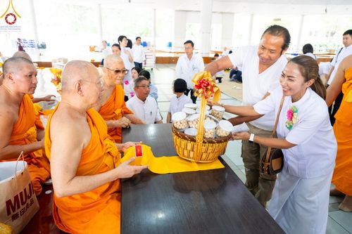 ภาพ No.212666:วันพฤหัสบดีที่ 20 มีนาคม พ.ศ. 2568 พิธีเจริญพระพุทธมนต์ เนื่องในอายุวัฒนมงคลครบ 74 ปี พระภาวนาธรรมวิเทศ วิ. (ภูเบศ ฌานาภิญโญ) ณ หอฉันคุณยายฯ วัดพระธรรมกาย