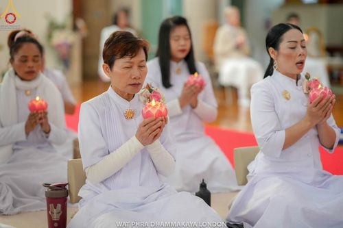 ภาพ No.161404:วัดพระธรรมกายลอนดอน สหราชอาณาจักร จัดงานบุญ น้อมถวายเป็นพุทธบูชา และบูชาธรรมเนื่องในวาระ 140 ปี วันคล้ายวันเกิดด้วยรูปกายเนื้อของ พระมงคลเทพมุนี (สด จนฺทสโร) พระผู้ปราบมาร ในวันที่ 10 ตุลาคม พ.ศ. 2567