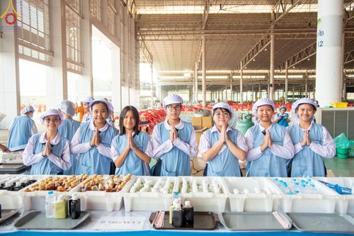 ภาพ No.58832:V.40 ภัตตาหารพระหมื่นวัด เราจัดให้ การปฏิบัติงานของเจ้าหน้าที่และอาสาสมัคร เพื่อรับบุญในการถวายภัตตาหาร แด่คณะสงฆ์ 10,000 กว่าวัดทั่วประเทศ ที่มาร่วมงานวันคุ้มครองโลก จันทร์ที่ 22 เมษายน พ.ศ. 2567 ณ วัดพระธรรมกาย