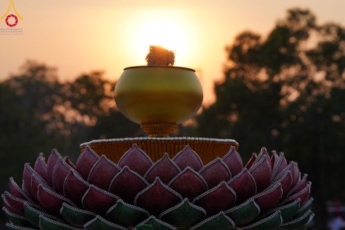 ภาพ No.112026:พิธีจุดประทีปถวายเป็นพุทธบูชา และบูชาธรรมมหาปูชนียาจารย์ พระมงคลเทพมุนี(สด จนฺทสโร) ในโครงการธรรมยาตรา กตัญญูบูชา มหาปูชนียาจารย์ พระมงคลเทพมุนี(สด จนฺทสโร) พระผู้ปราบมาร อนุสรณ์สถาน 7 แห่ง ปีที่ 12 วันที่ 14 มกราคม พ.ศ. 2567 ณ วัดสองพี่น้อง อ.สองพี่น้อง