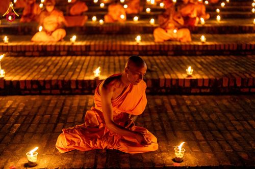 ภาพ No.130634:พิธีจุดโคมประทีปถวายเป็นพุทธบูชา ในโครงการบรรพชา 1,250 รูป ณ มหาวิหารมายาเทวี แดนประสูติ สวนลุมพินี ประเทศเนปาล วันที่ 9 มีนาคม พ.ศ. 2567