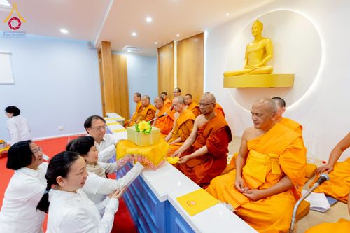 ภาพ No.233297:วันอาทิตย์ที่ 6 กรกฎาคม พ.ศ. 2568 พิธีถวายมหาสังฆทานแด่คณะสงฆ์ทั่วโลกและพิธีตักบาตรเนื่องในวันเข้าพรรษา  ณ วัดพุทธเคปทาวน์ ประเทศแอฟริกาใต้