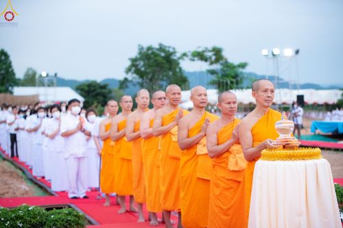 ภาพ No.84389:พิธีทอดผ้าป่า พิธีอัญเชิญปฐมรัตนปฐวี และพิธีตอกเสาเข็มต้นสุดท้าย เพื่อสถาปนาอาคาร 80 ปี หลวงพ่อธัมมชโย ณ ศูนย์ปฏิบัติธรรมวิหารแดง ตำบลเจริญธรรม อำเภอวิหารแดง จ.สระบุรี  วันที่ 23 กรกฎาคม พ.ศ. 2566