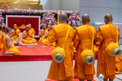 ภาพ No.62126:พิธีอุปสมบทในโครงการอุปสมบทหมู่ บูชาธรรมหลวงพ่อธัมมชโย พ.ศ.2567 ณ อุโบสถ วัดพระธรรมกาย จ.ปทุมธานี วันที่ 13-15 เมษายน พ.ศ. 2567