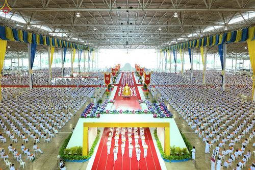 ภาพ No.240707:วันพุธที่ 27 สิงหาคม พ.ศ. 2568 พิธีทอดผ้าป่าเพื่อสร้างอาคาร  82 ปี หลวงพ่อธัมมชโย สมทบกฐินวัดพระธรรมกาย และกฐิน 30,000 วัดทั่วประเทศ ครั้งที่ 1