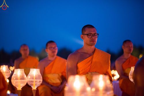 ภาพ No.200620:พิธีจุดประทีปถวายเป็นพุทธบูชา และบูชาธรรมมหาปูชนียาจารย์ ณ อนุสรณ์สถานบางปลา วัดบางปลา อำเภอบางเลน จังหวัดนครปฐม ในโครงการธรรมยาตรา กตัญญูบูชา มหาปูชนียาจารย์ พระมงคลเทพมุนี(สด จนฺทสโร) พระผู้ปราบมาร อนุสรณ์สถาน 7 แห่ง ปีที่ 13 วันที่ 23 มกราคม พ.ศ. 2568