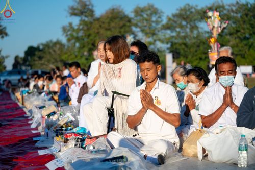 ภาพ No.103854:พิธีตักบาตรพระ 1,000 รูป ครั้งที่ 7 ถวายเป็นพุทธบูชา เพื่อช่วยเหลือคณะสงฆ์ 323 วัด 4 จังหวัดชายแดนภาคใต้ และถวายแด่คณะสงฆ์จังหวัดพิษณุโลก ณ ลานธรรมธุดงคสถานพิษณุโลก อ.วังทอง จ.พิษณุโลก วันที่ 24 ธันวาคม พ.ศ. 2566