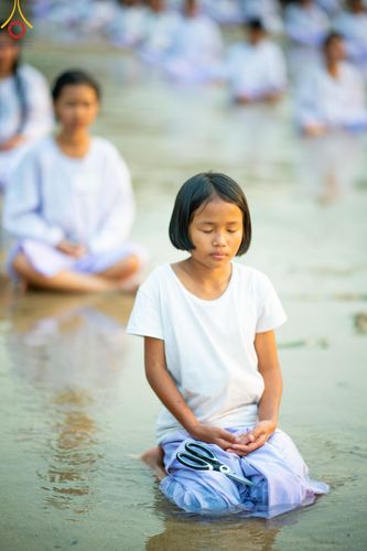 ภาพ No.63288:Photo Story  มหัศจรรย์วัดดงดินแดง Episode 1  พิธีปลงผมนาคธรรมทายาท  ในโครงการบรรพชาอุปสมบทหมู่ ฟื้นฟูพระพุทธศาสนาทั่วไทย วัดดงดินแดง ณ ลำน้ำแม่ตื่น อ.อมก๋อย จ.เชียงใหม่ วันที่ 2 เมษายน พ.ศ. 2567