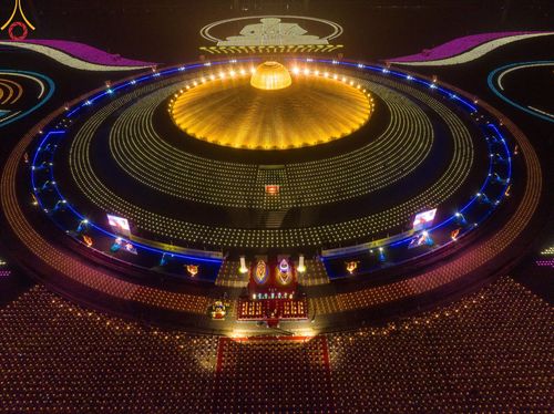 ภาพ No.122233:พิธีจุดประทีปถวายเป็นพุทธบูชา และบูชาธรรมมหาปูชนียาจารย์ พระมงคลเทพมุนี(สด จนฺทสโร) ในโครงการธรรมยาตรา กตัญญูบูชา มหาปูชนียาจารย์ พระมงคลเทพมุนี(สด จนฺทสโร) พระผู้ปราบมาร อนุสรณ์สถาน 7 แห่ง ปีที่ 12 วันที่ 31 มกราคม พ.ศ. 2567 ณ วัดพระธรรมกาย จ.ปทุมธานี (