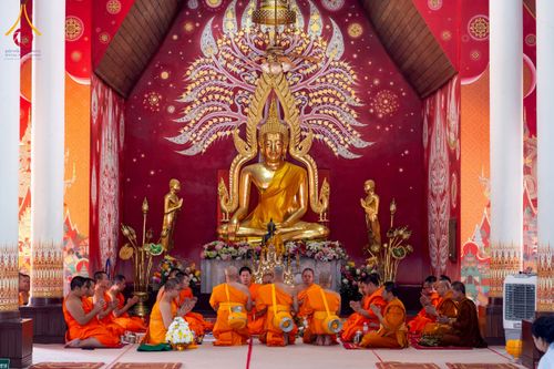 ภาพ No.275874:วันพุธที่ 3 ธันวาคม พ.ศ. 2568 พิธีบรรพชาอุปสมบท โครงการอุปสมบทบูชาธรรมมหาปูชนียาจารย์ ศูนย์อบรม : ศูนย์ส่งเสริมศีลธรรม จ.พะเยา ณ โบราณสถานพระธาตุจอมทอง และ โบสถ์กลางน้ำ วัดพระธาตุศรีโคมคำ อำเภอเมือง จังหวัดพะเยา