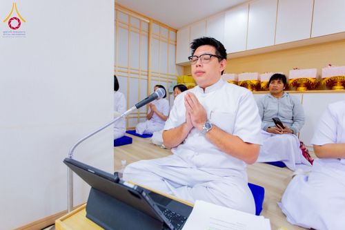 ภาพ No.221302:วันศุกร์ที่ 25 เมษายน พ.ศ. 2568 พิธีอัญเชิญรูปเหมือนพระมงคลเทพมุนี (สด จนฺทสโร) พระผู้ปราบมาร พิธีทอดผ้าป่าสามัคคี 25 ปี พิธีถวายสังฆทาน 15 วัด แด่เจ้าอาวาสภาคพื้นเอเชีย และแอฟริกา ในวาระครบ 25 ปี วัดพระธรรมกายโอซาก้า ประเทศญี่ปุ่น