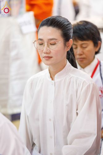 ภาพ No.197368:พิธีเจริญพระพุทธมนต์ ปฏิบัติธรรม มอบทุนการศึกษา ถวายสังฆทาน 108 วัด เพื่อถวายเป็นพุทธบูชา และขับเคลื่อนโครงการหมู่บ้านรักษาศีล 5 โดยคณะสงฆ์จังหวัดนนทบุรี คณะศิษยานุศิษย์วัดพระธรรมกาย โครงการธรรมยาตรา ปีที่ 13 ณ วัดตะเคียน อ.บางกรวย จ.นนทบุรี