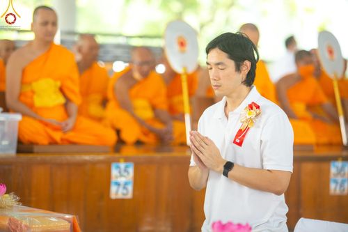 ภาพ No.205695:พิธีสวดพระพุทธมนต์ และถวายภัตตาหารเมนูสวรรค์แด่พระภิกษุ สามเณร วันจันทร์ที่ 3 กุมภาพันธ์ พ.ศ. 2568 ณ หอฉันคุณยายอาจารย์ฯ วัดพระธรรมกาย