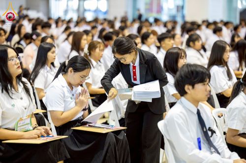 ภาพ No.273310:วันที่ 23 พฤศจิกายน พ.ศ. 2568 การสอบตอบปัญหาธรรมะ ทางก้าวหน้า "ระดับอุดมศึกษา" ณ ห้องแก้วสารพัดนึก 1 สภาธรรมกายสากล วัดพระธรรมกาย จ.ปทุมธานี