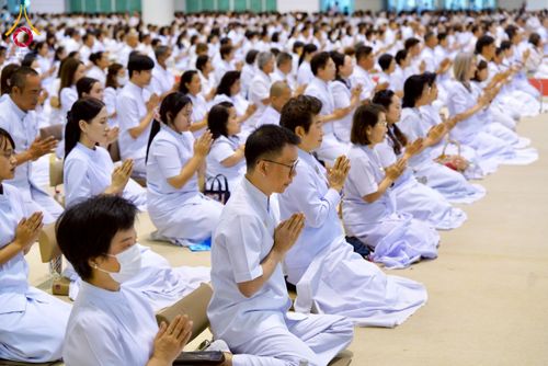 ภาพ No.232032:วันอาทิตย์ที่ 6 กรกฏาคม พ.ศ. 2568 พิธีตักบาตร ข้าวสารอาหารแห้ง  พิธีบูชาข้าวพระ สัมมนาพิเศษราชเหล็ก ณ สภาธรรมกายสากล วัดพระธรรมกาย