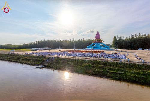 ภาพ No.250554:วันพุธที่ 8 ตุลาคม พ.ศ. 2568 พิธีตักบาตรเทโวโรหณะ ณ ลานธรรมปทุมรัตน์ธรรมเจดีย์ พุทธอุทยานนานาชาติ อ.โพนพิสัย จ.หนองคาย