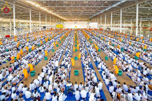 ภาพ No.277008:วันอาทิตย์ที่ 7 ธันวาคม พ.ศ. 2568 พิธีตักบาตรอาทิตย์ต้นเดือน ณ บ้านแก้วเรือนทองคุณยายฯ วัดพระธรรมกาย