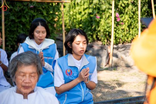 ภาพ No.191417:V.49 สารพัดV สารพัดดี ที่ธรรมยาตรา ในโครงการธรรมยาตรา กตัญญูบูชา มหาปูชนียาจารย์ พระมงคลเทพมุนี(สด จนฺทสโร) พระผู้ปราบมาร อนุสรณ์สถาน 7 แห่ง ปีที่ 13 ระหว่างวันที่ 2-31 มกราคม พ.ศ. 2568