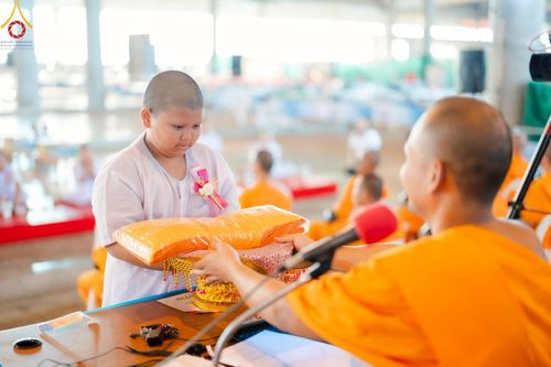 ภาพ No.214605:วันศุกร์ที่ 4 เมษายน พ.ศ.2568 นาคธรรมทายาทตักบาตรพระพี่เลี้ยง ในโครงการบรรพชาสามเณร ฟื้นฟูพระพุทธศาสนาทั่วไทย ณ วิหารคด 22 วัดพระธรรมกาย