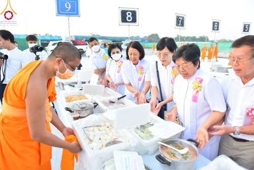 ภาพ No.116514:พิธีถวายภัตตาหารเป็นสังฆทาน แด่คณะพระธรรมยาตรา ปีที่ 12 วันที่ 22 มกราคม พ.ศ. 2567 ณ อนุสรณ์สถานบางนางแท่น จ.นครปฐม
