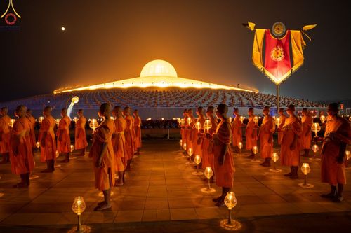 ภาพ No.77207:พิธีจุดมาฆประทีป ในวันมาฆบูชา อาทิตย์ต้นเดือนที่ 6 มีนาคม พ.ศ. 2566 ณ วัดพระธรรมกาย อ.คลองหลวง จ.ปทุมธานี