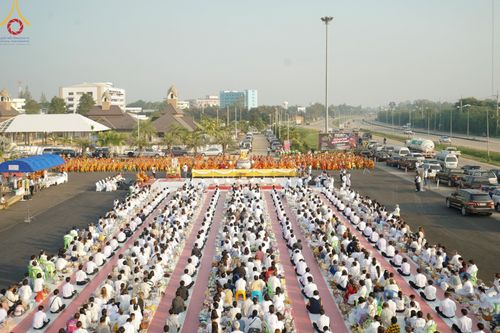 ภาพ No.180432:พิธีตักบาตรพระ ๑,๐๐๐ รูป ฉลองเมืองลำปาง ๑,๓๔๔ ปี วันเสาร์ที่ ๗ ธันวาคม พ.ศ. ๒๕๖๗ ณ ลานพระบรมราชานุสาวรีย์ พระนเรศวรมหาราช อ.เกาะคา จ.ลำปาง