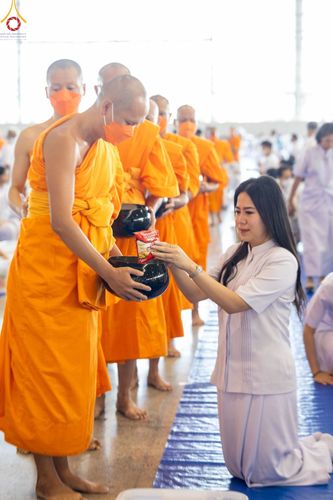 ภาพ No.86852:พิธีตักบาตร , พิธีบูชาข้าวพระ , พิธีจุดเทียนใจ ไฟนิรันดร์ อนันตชัย ในวันอาทิตย์ต้นเดือน 3 กันยายน พ.ศ. 2566 ณ วัดพระธรรมกาย