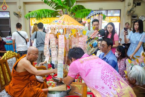 ภาพ No.165018:พิธีทอดกฐิน ณ วัดกลางเกาะระกำ ต.บ้านสร้าง อ.บางปะอิน จ.พระนครศรีอยุธยา ในโครงการกฐินสามัคคีทั่วไทย 30,000 วัด บูชาธรรม 80 ปี หลวงพ่อธัมมชโย โดยคณะศิษยานุศิษย์วัดพระธรรมกาย วันที่ 20 ตุลาคม พ.ศ. 2567