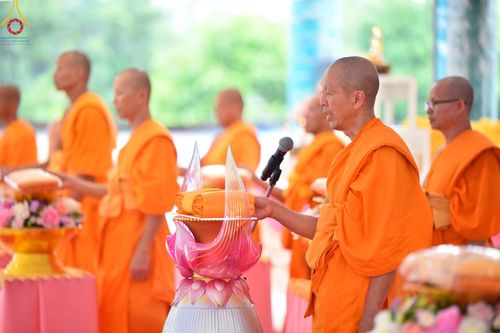 ภาพ No.158125:พิธีทอดผ้าป่า ติดตั้งแผ่นสิริฉะทะนะรัสมี(หลังคา) อาคาร 80 ปี หลวงพ่อธัมมชโย วันอาทิตย์ที่ 22 กันยายน พ.ศ. 2567 ณ ศูนย์ปฏิบัติธรรมวิหารแดง อ.วิหารแดง จ.สระบุรี