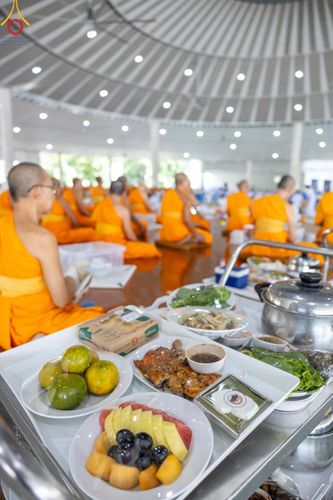 ภาพ No.165792:พิธีถวายภัตตาหารเมนูสวรรค์ วันที่ 26 ตุลาคม พ.ศ. 2567 ณ หอฉันคุณยายอาจารย์ฯ วัดพระธรรมกาย
