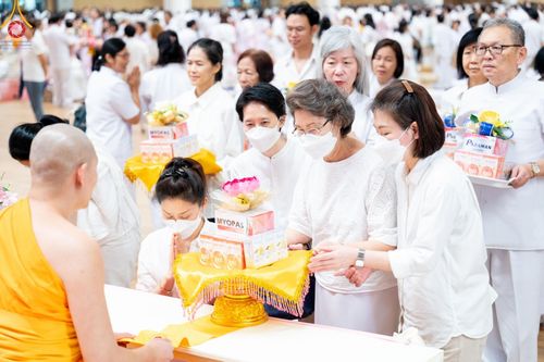 ภาพ No.149076:พิธีถวายคิลานเภสัชและอุปกรณ์ทางการแพทย์ เนื่องในวันธรรมชัย วันอาทิตย์ที่ 18 สิงหาคม พ.ศ. 2567 ณ ห้องแก้วสารพัดนึก 2 สภาธรรมกายสากล วัดพระธรรมกาย