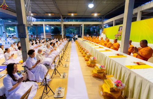 ภาพ No.189427:พิธีถวายภัตตาหารเป็นสังฆทาน แด่พระธรรมยาตรา ในโครงการธรรมยาตรา กตัญญูบูชา มหาปูชนียาจารย์ พระมงคลเทพมุนี(สด จนฺทสโร) พระผู้ปราบมาร อนุสรณ์สถาน 7 แห่ง ปีที่ 13 ณ อนุสรณ์สถานมหาวิหารพระมงคลเทพมุนี (โลตัสแลนด์) อ.สองพี่น้อง จ.สุพรรณบุรี วันที่ 5 มกราคม 2568