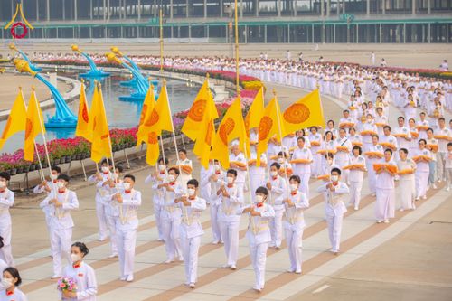 ภาพ No.63154:โครงการอุปสมบทหมู่ บูชาธรรมหลวงพ่อธัมมชโย พ.ศ.2567 ณ ลานธรรม พระมหาธรรมกายเจดีย์ วัดพระธรรมกาย วันที่ 13 เมษายน พ.ศ.2567